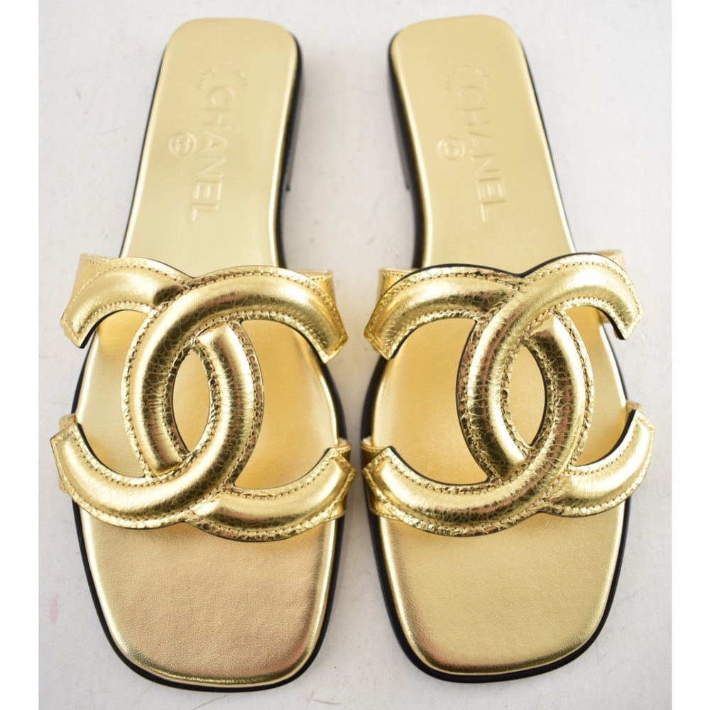 Chanel 26S Golden Gold Cracked Leather XL CC Logo Mules Slides Flat Sandals 38.5 - Picture 8 of 16